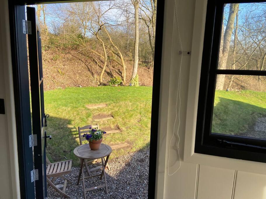 Peaceful Shepherd'S Hut In Beautiful Countryside. Linlithgow Bagian luar foto